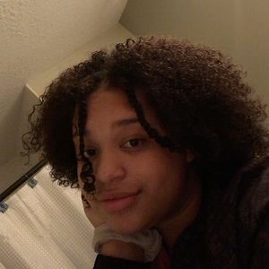 Meet your Posher, Ava